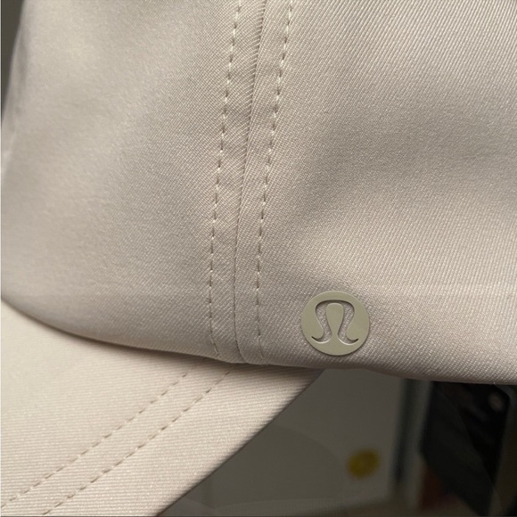 Lululemon BUNDLE 💜HAT SOCKS 🧦 AND HAIR ACCESSORIES 💜✝️ - Picture 7 of 17